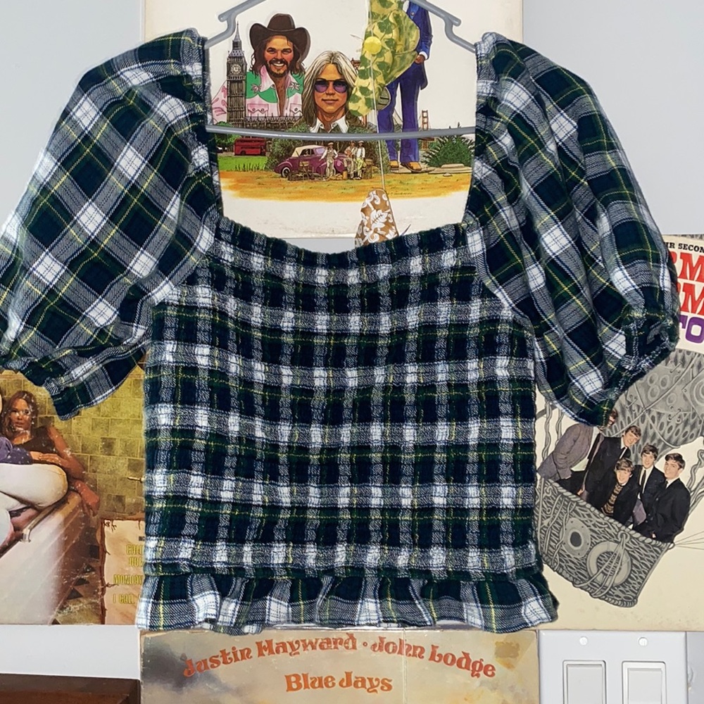 American Eagle Cropped shirt